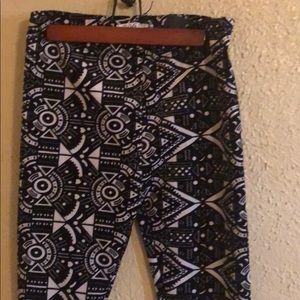 New black and white pants xl